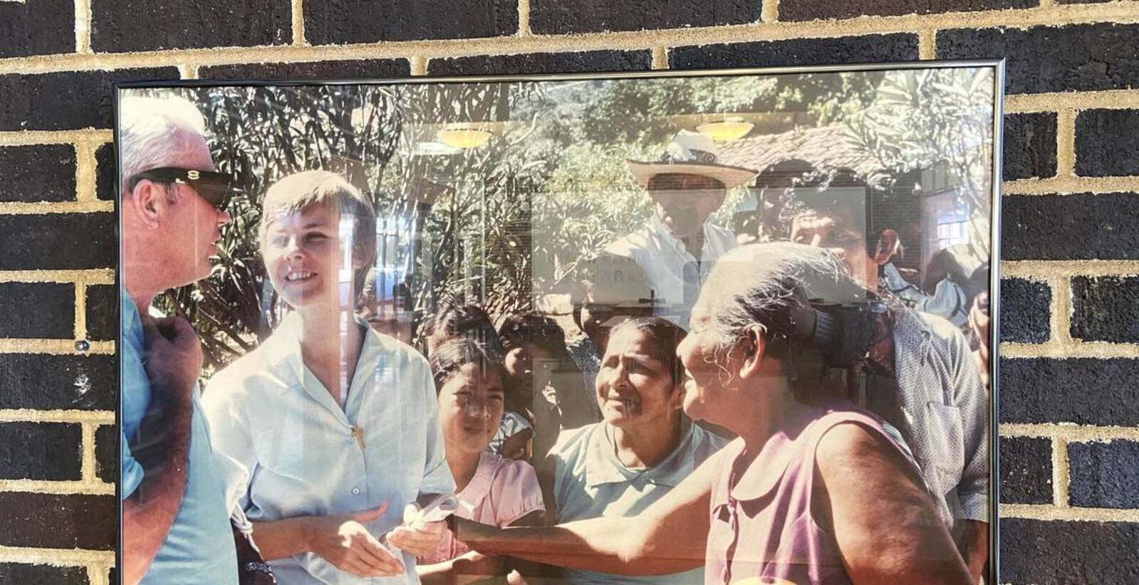 FramedphotoofDorothywithFr.JohnGarrityandSalvadorans(takenbyFr.JosephKraker)(1976)