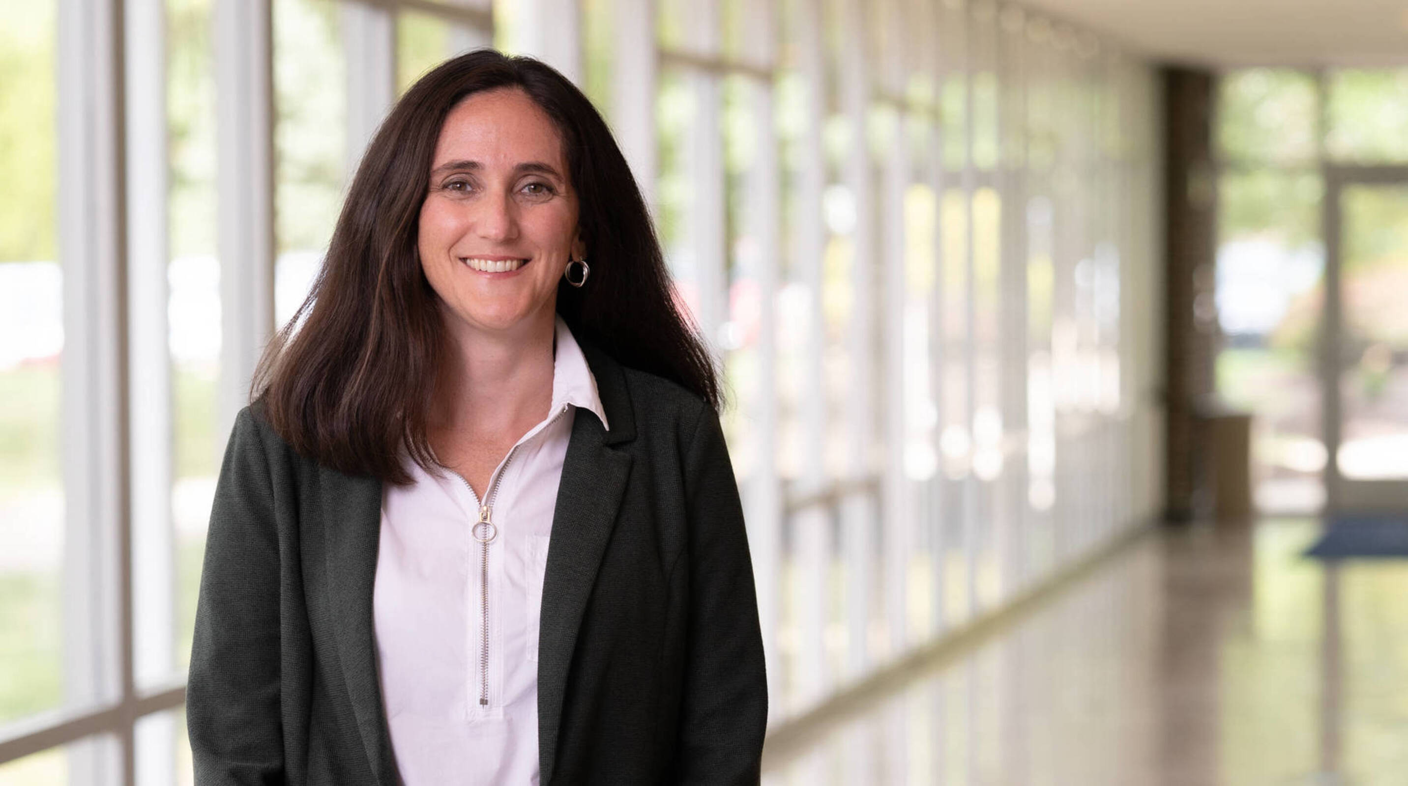 Ann Hoelzel, Principal